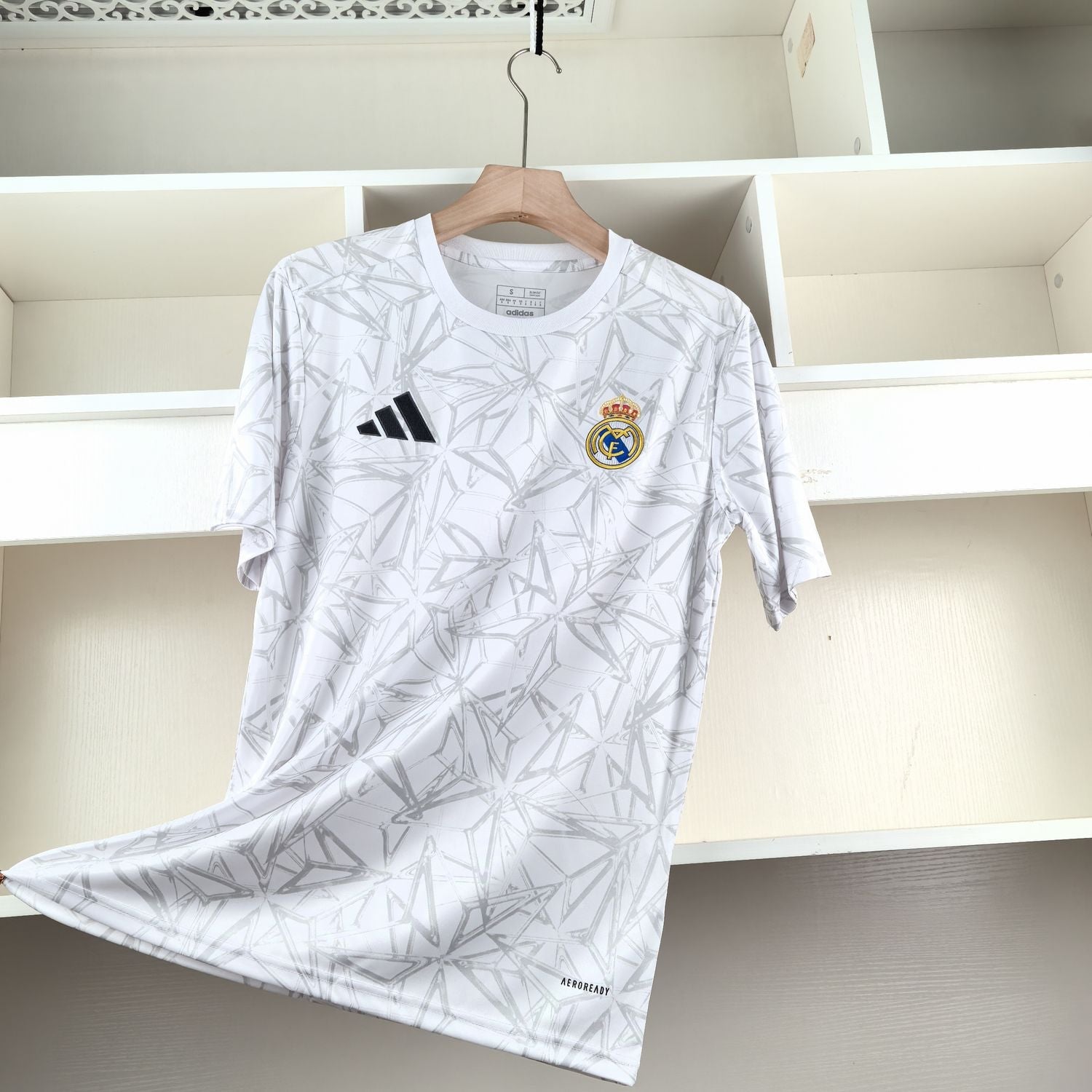 MAILLOT PRÉ-MATCH REAL MADRID 2024/2025